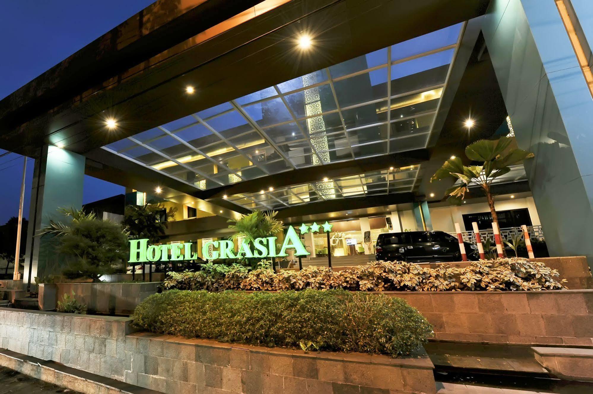 Hotel Grasia Semarang Extérieur photo